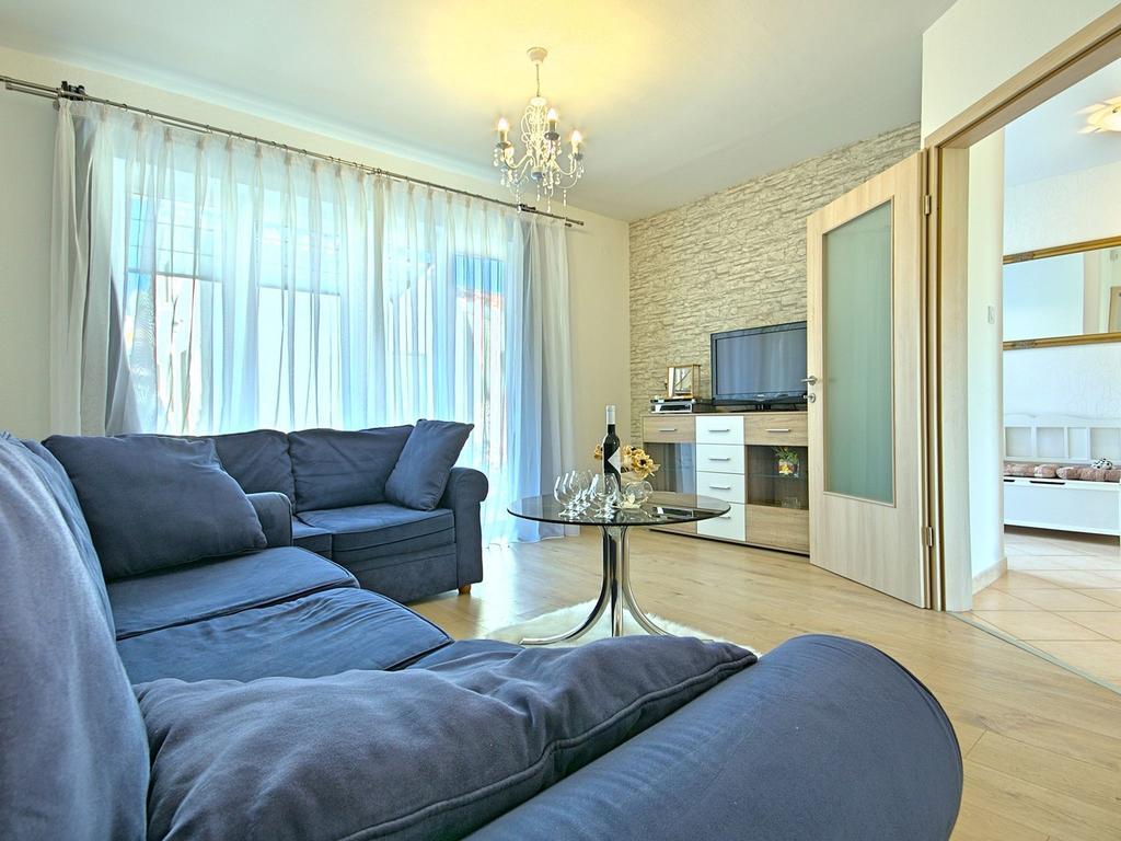 Charming Beachfront Holiday Home In Porec Exterior photo