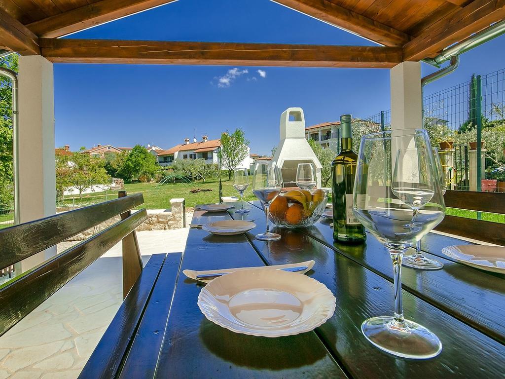 Charming Beachfront Holiday Home In Porec Room photo