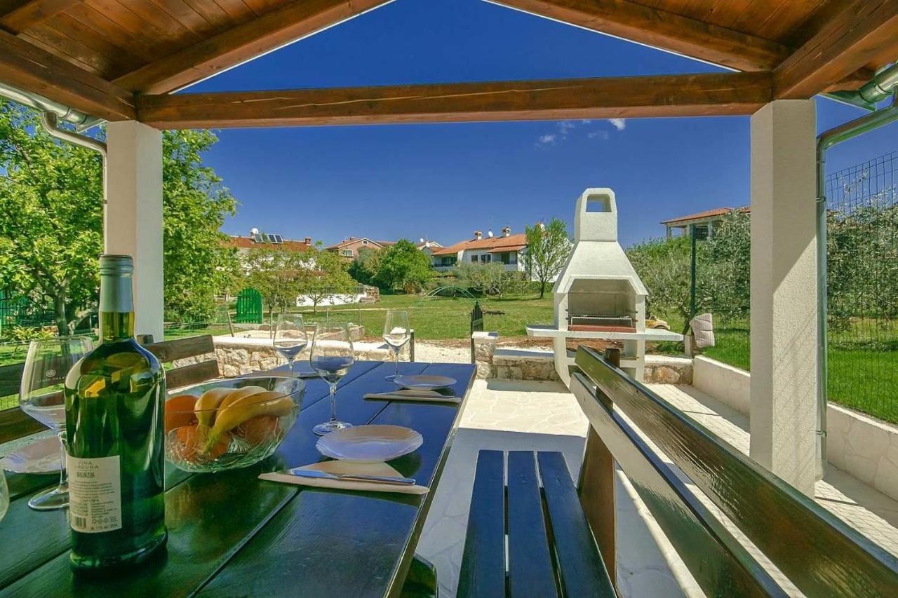 Charming Beachfront Holiday Home In Porec Exterior photo