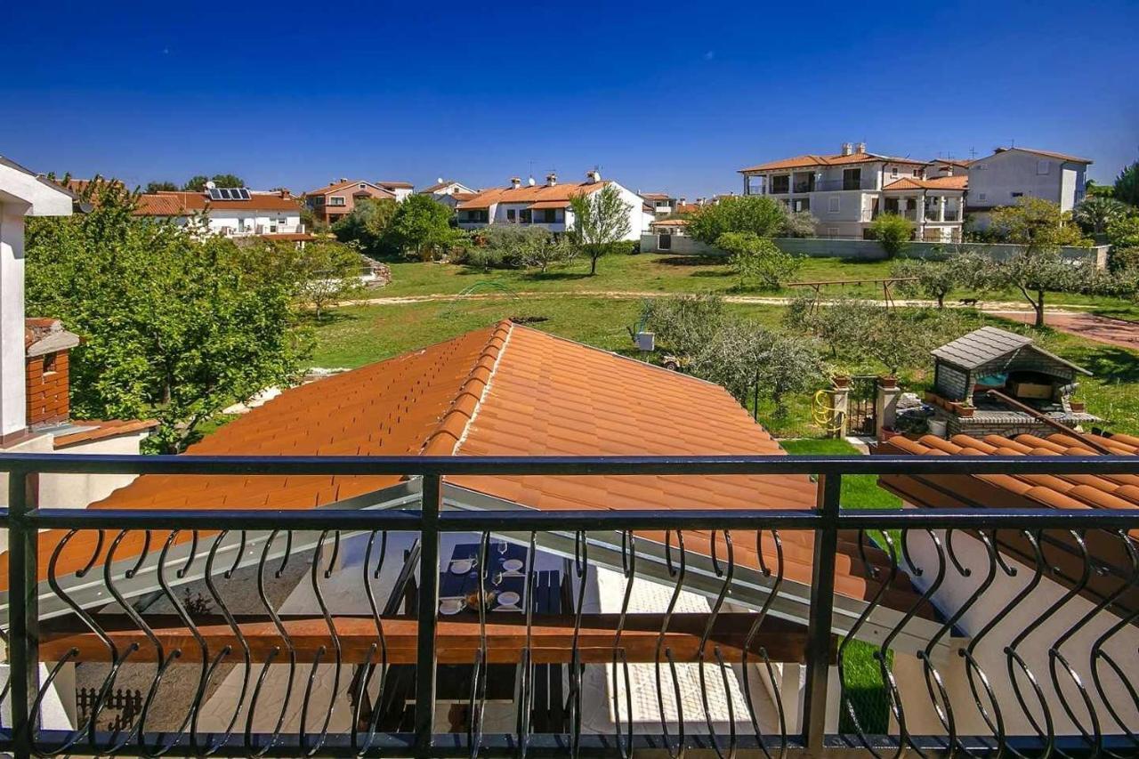 Charming Beachfront Holiday Home In Porec Exterior photo
