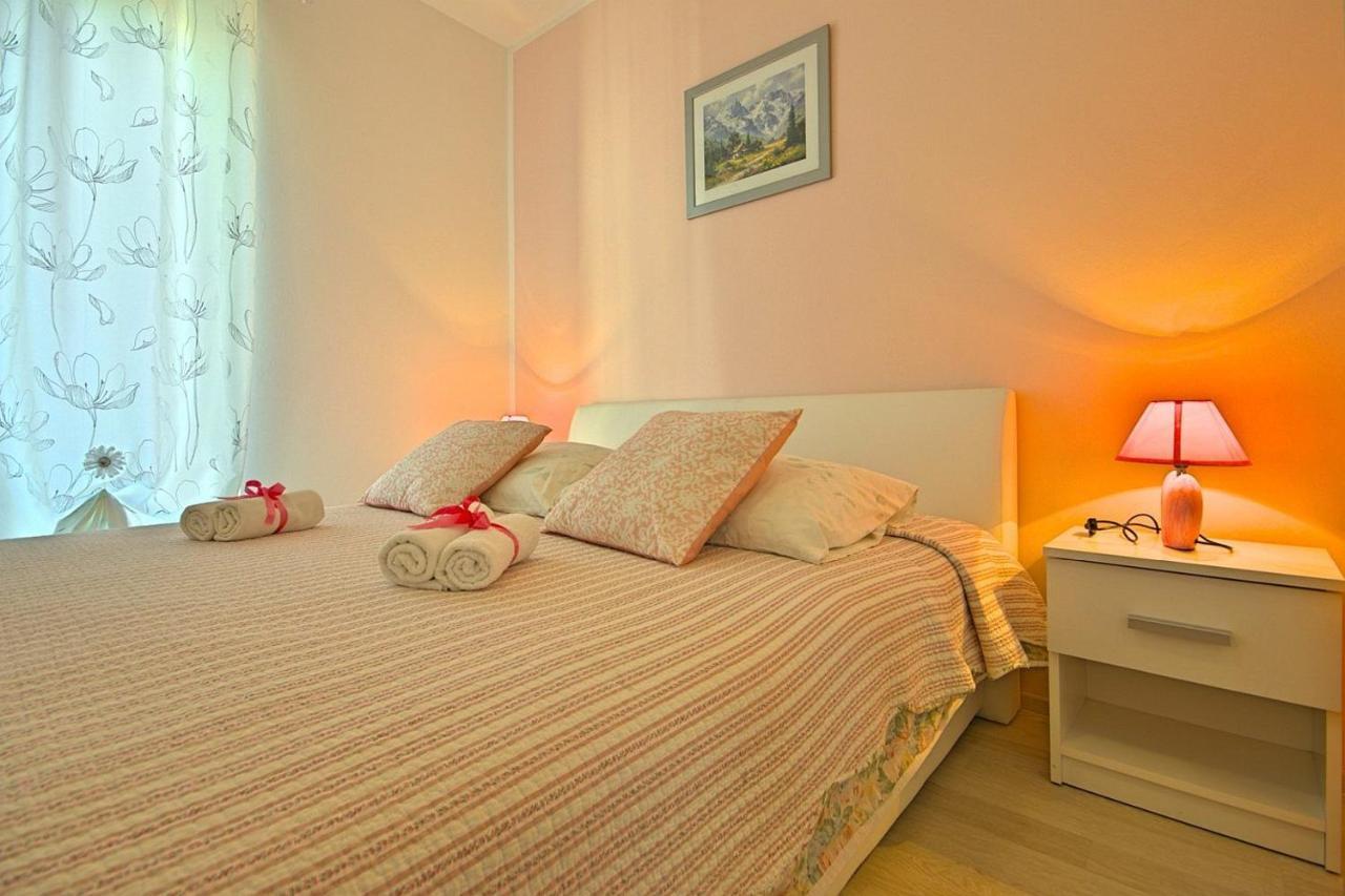 Charming Beachfront Holiday Home In Porec Exterior photo